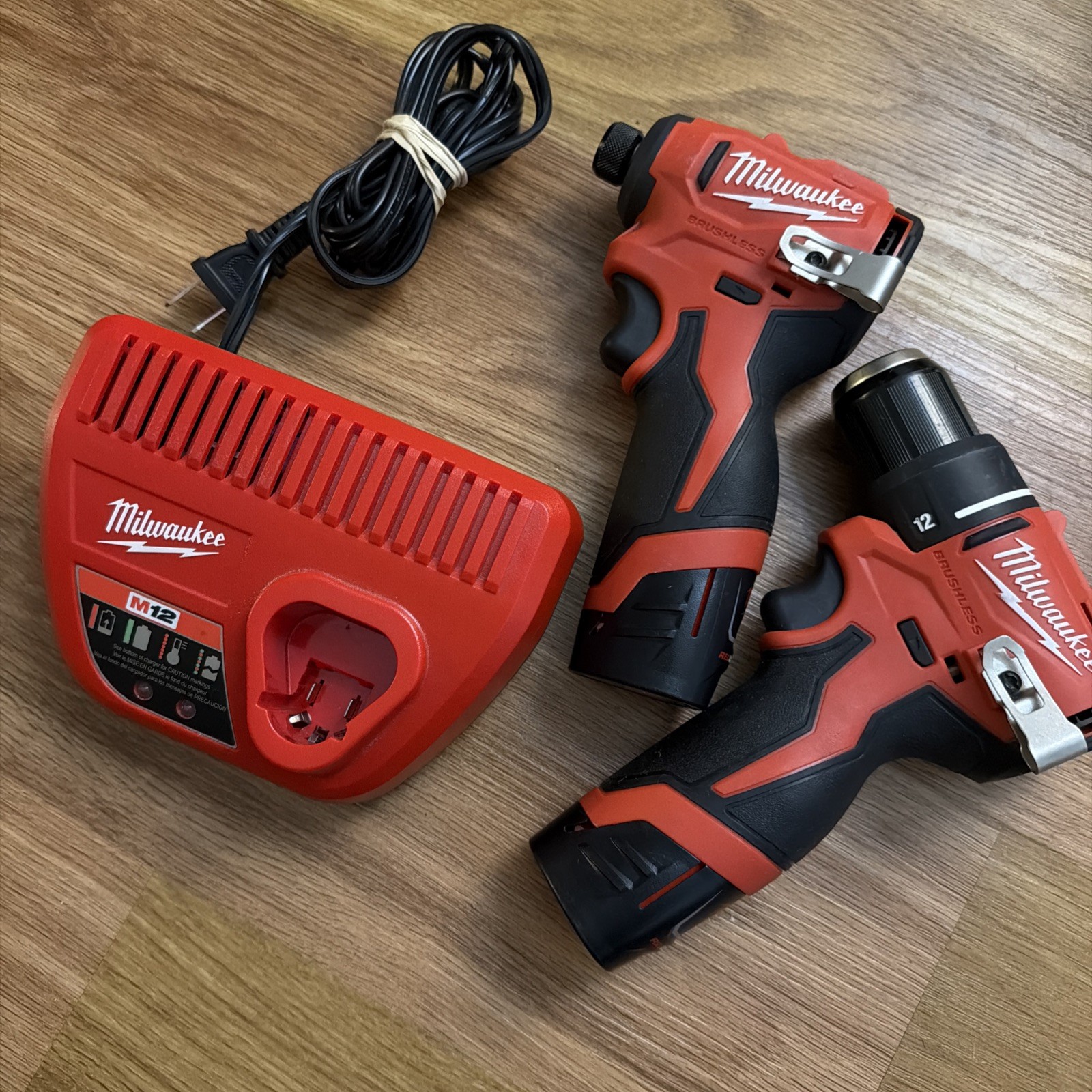 Milwaukee M12 3401-20 3/8'' Drill 3450-20 1/4'' Impact Driver, Batteries Charger