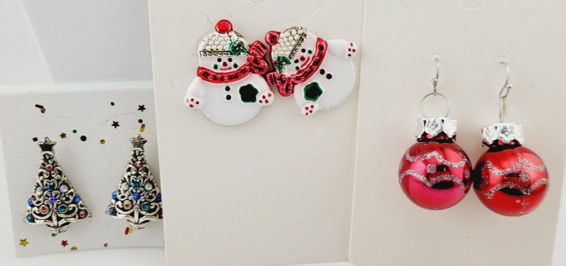 Christmas Earrings 3 Pair New on Card Buy Now Christmas Comes Every Year #48