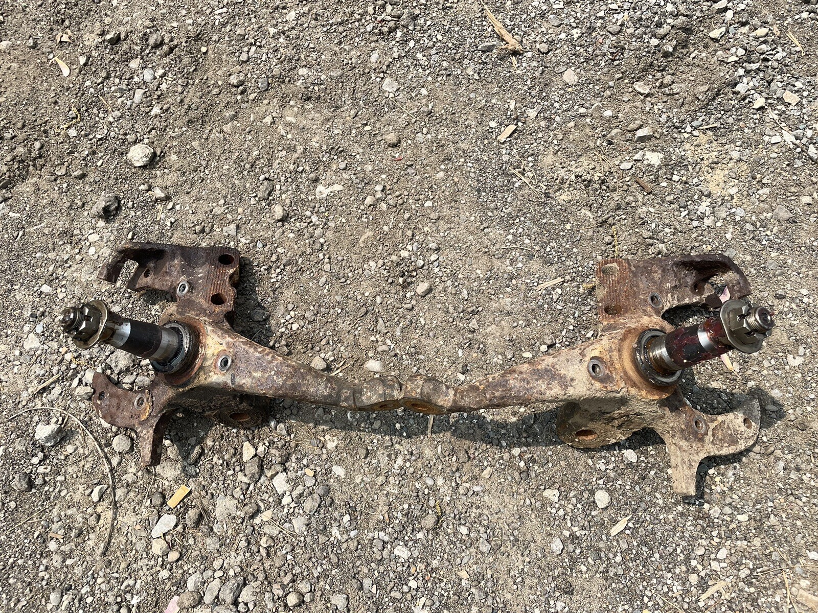 82-92 Camaro Firebird Trans Am FRONT SPINDLES KNUCKLE DRIVER AND PASSENGER Oem