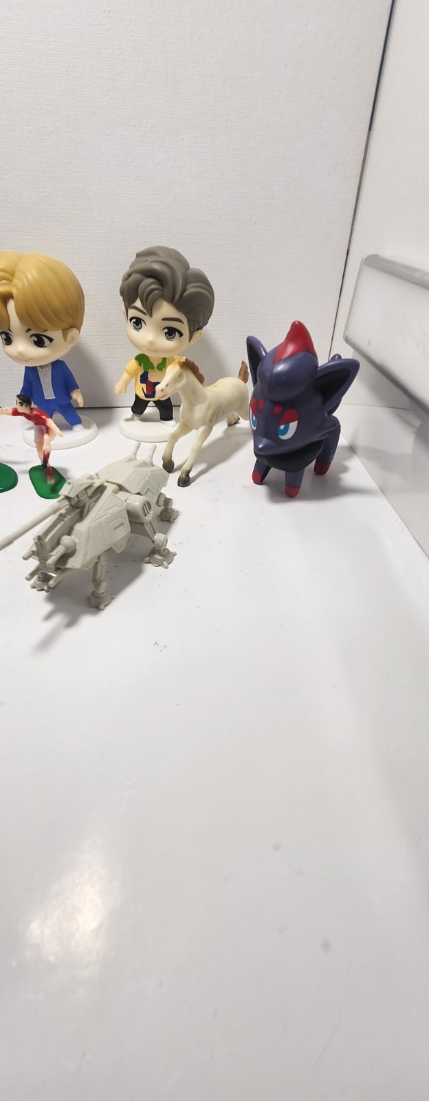 Random Minifigures 17 Pieces