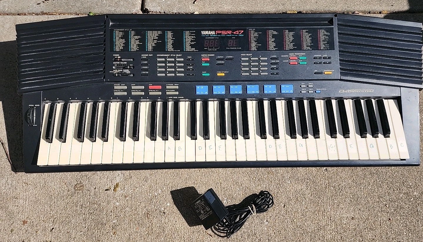 Yamaha PSR-47 61-Key Portable Electronic Keyboard Synthesizer MIDI Sequencer