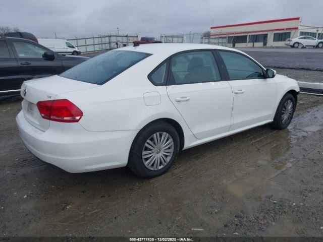 PASSAT 2015 Glove Box 4936879