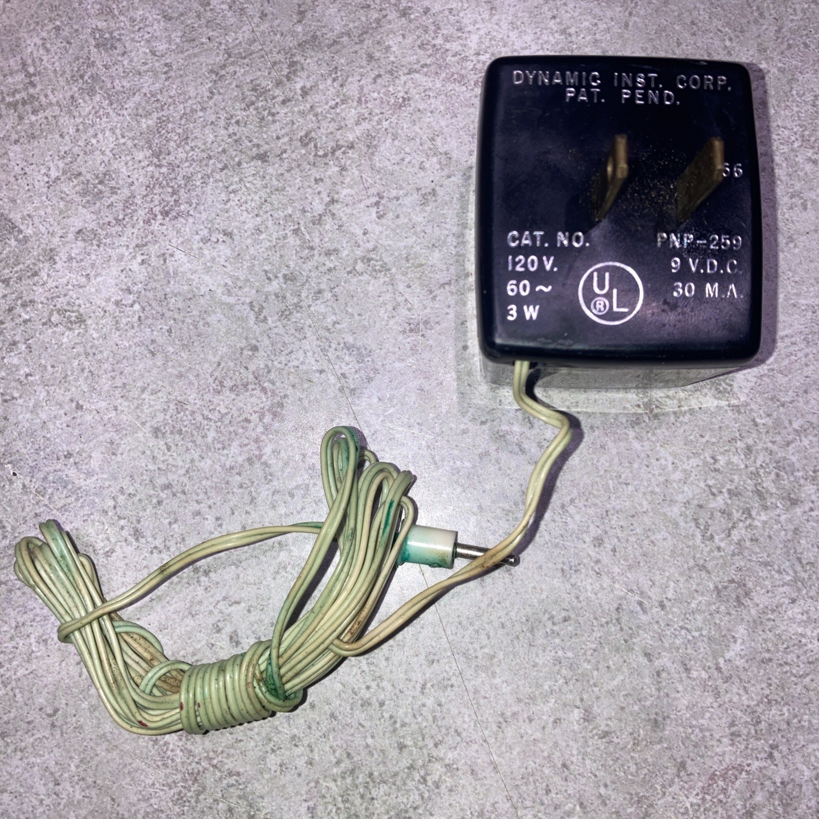Vintage Commodore Import AC Adapter PNP-259 Dynamic Inst. Corp 9 V.D.C. 2.5mm