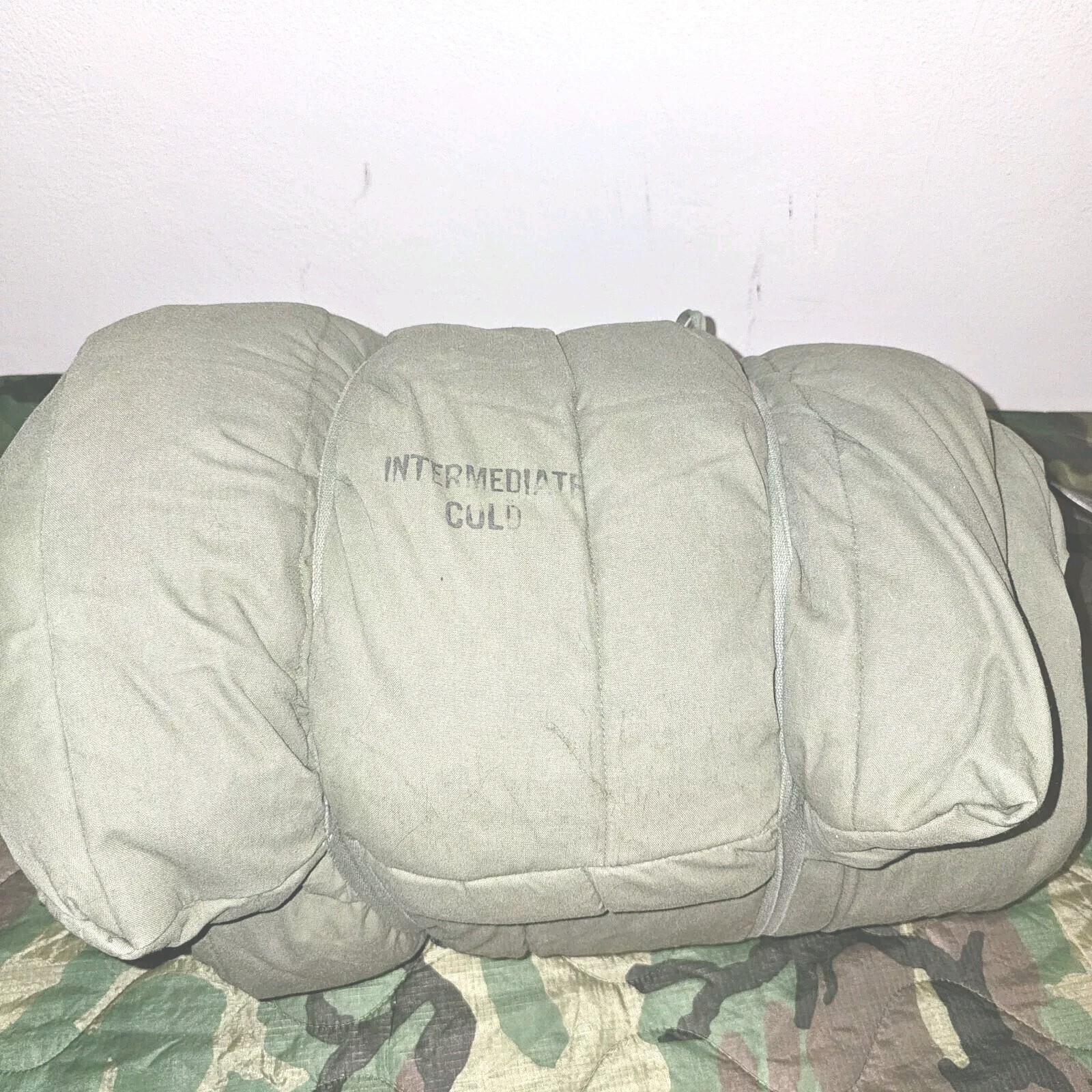 Vintage USGI Intermediate Cold Sleeping Bag - NSN: 8465-01-049-0888