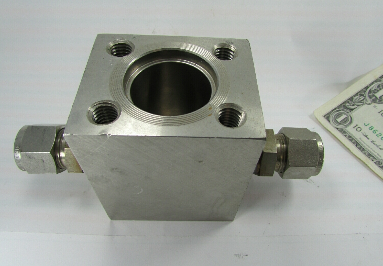 Omega Paddle Wheel Flow Sensor / Transmitter Tee Housing 1/2" OD Swagelok 316SS