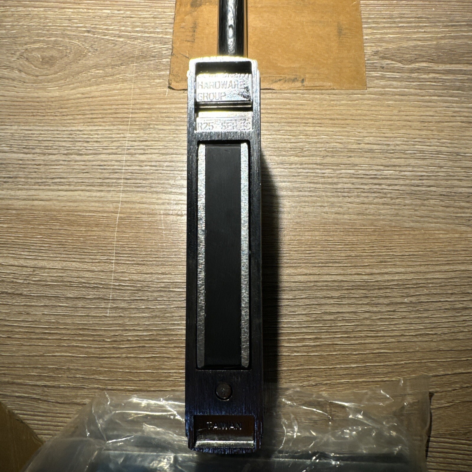 Component Hardware Group R25 Series Magnetic Latch w/ Offset Handle