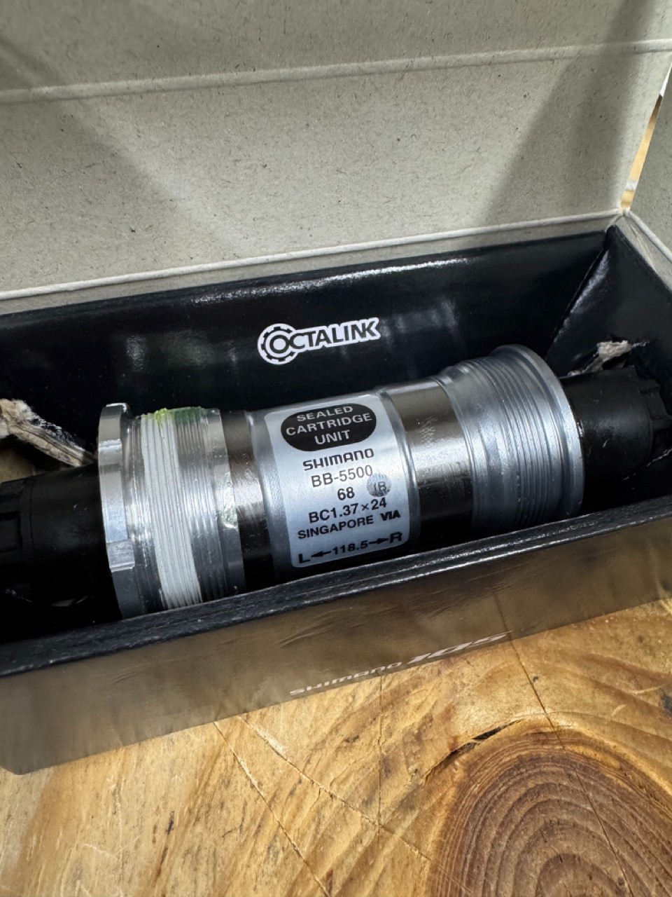 NOS Shimano 105 Octalink bottom bracket