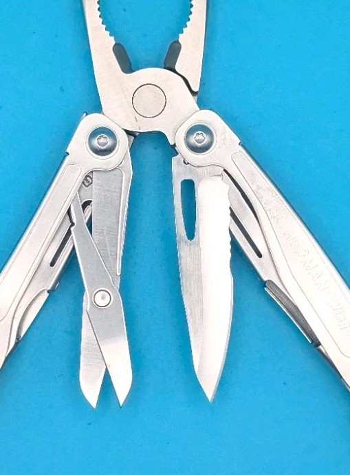 LEATHERMAN WINGMAN MULTI-TOOL! FAST SHIPPING!