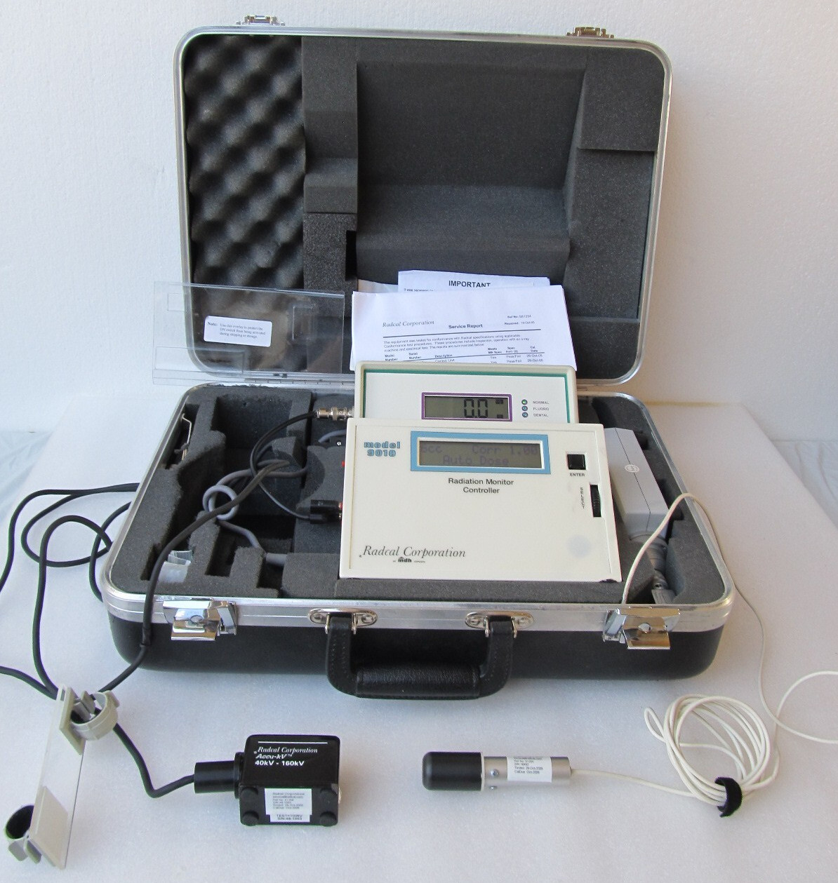 RadCal 9010 and 4082 XRay Radiation Measurement System In Case