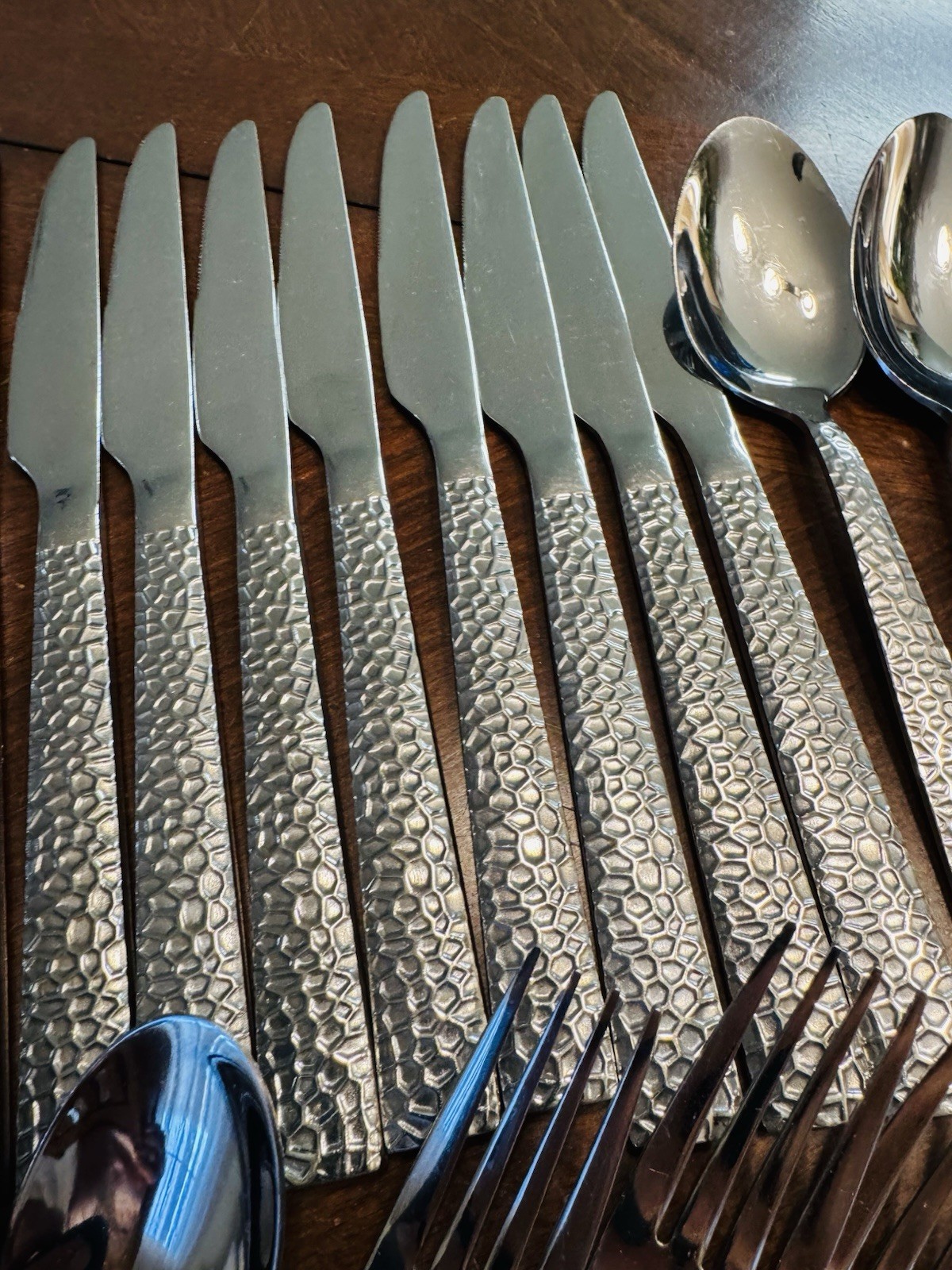 50 PCS Elyon Crown Hammered Reflective Silver Flatware Hi Quality Stainless SET