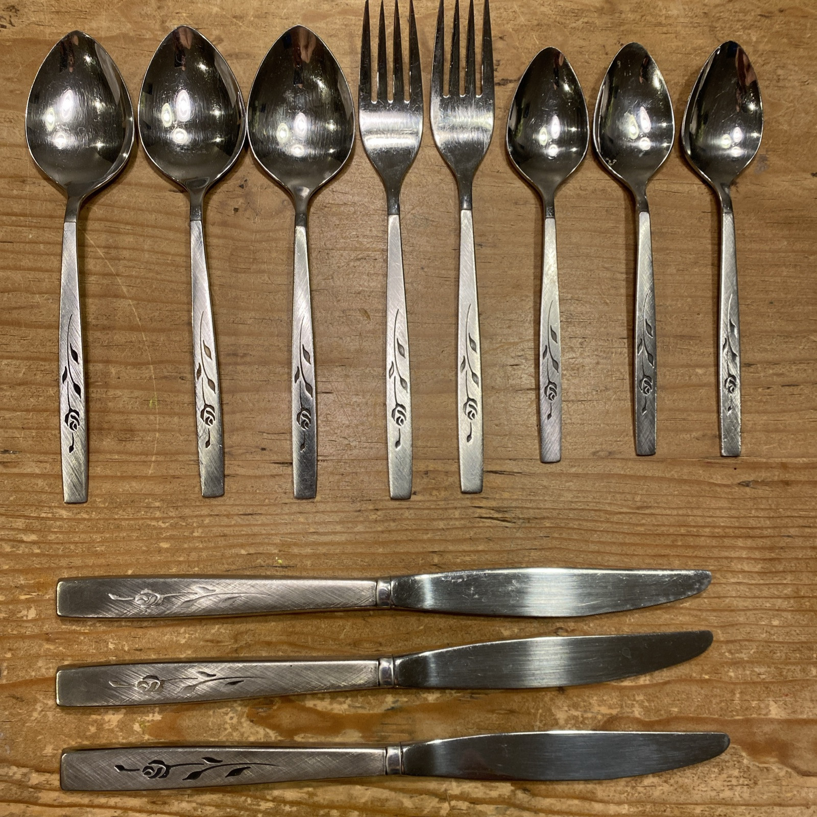 11 Pc Oneida CAPISTRANO Stainless Oneidacraft Deluxe Flatware Spoon Fork Knife