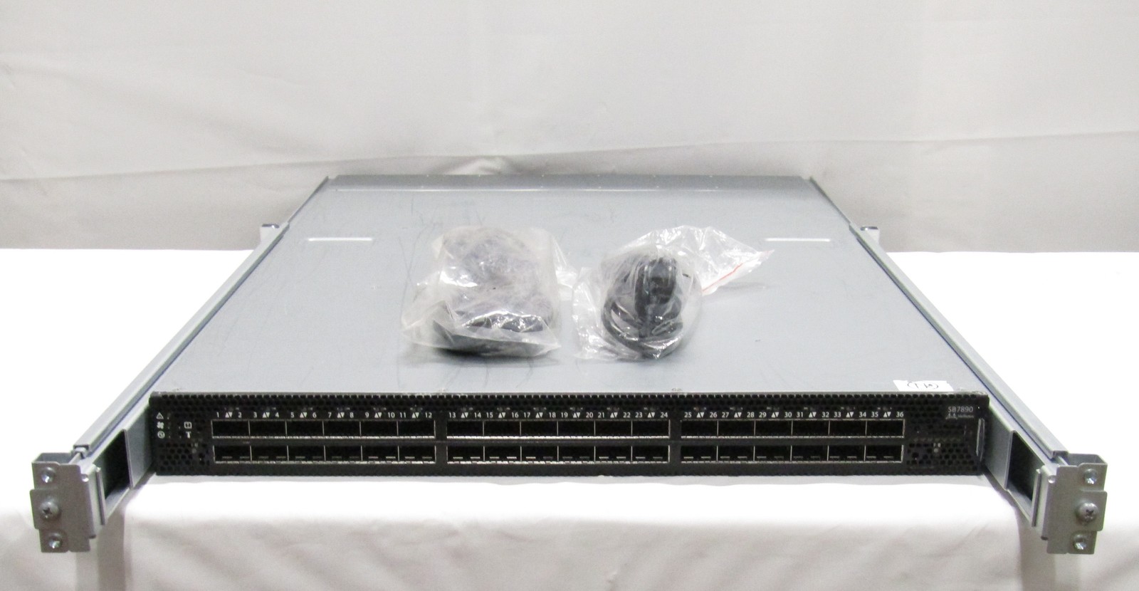 Mellanox SB7890 Unmanaged Switch IB-2 Platinum 36-Port QSFP28 100GbE with Rails