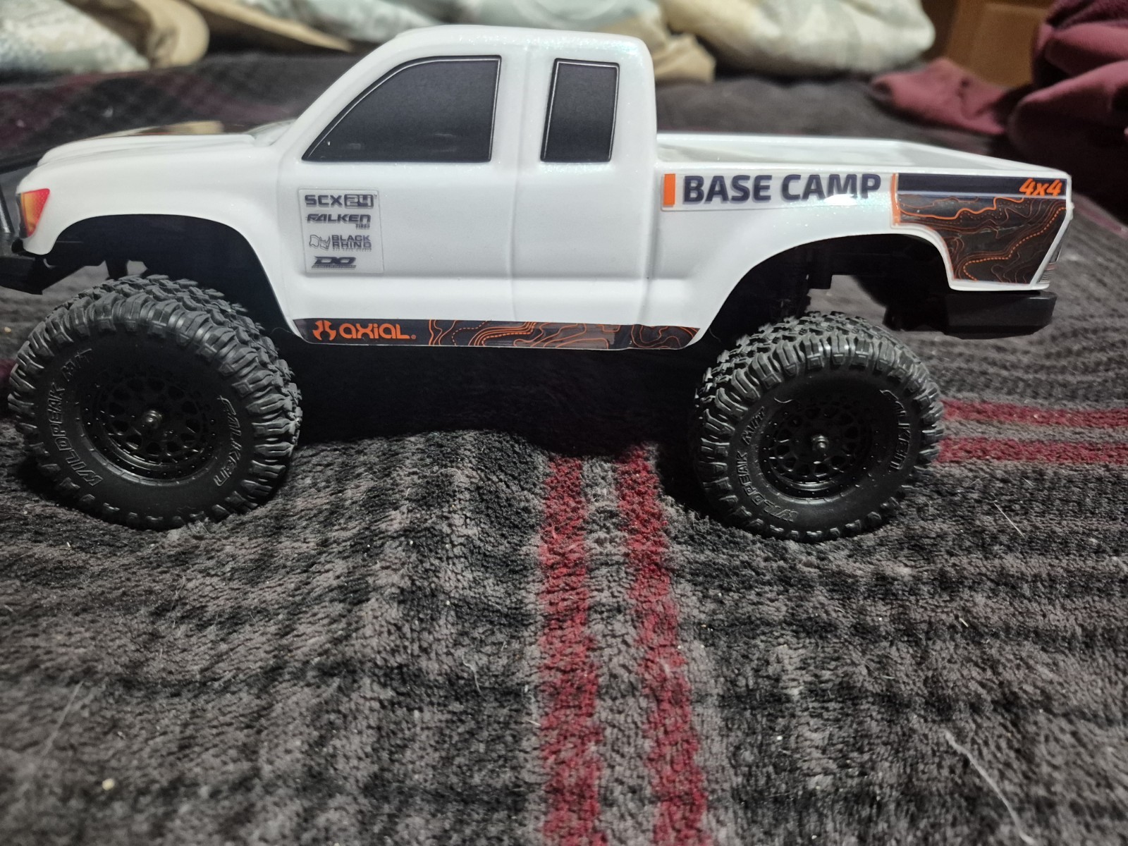 Axial SCX24 Base Camp 1:24 4WD Brushless Off-Road RC Crawler Truck Purple