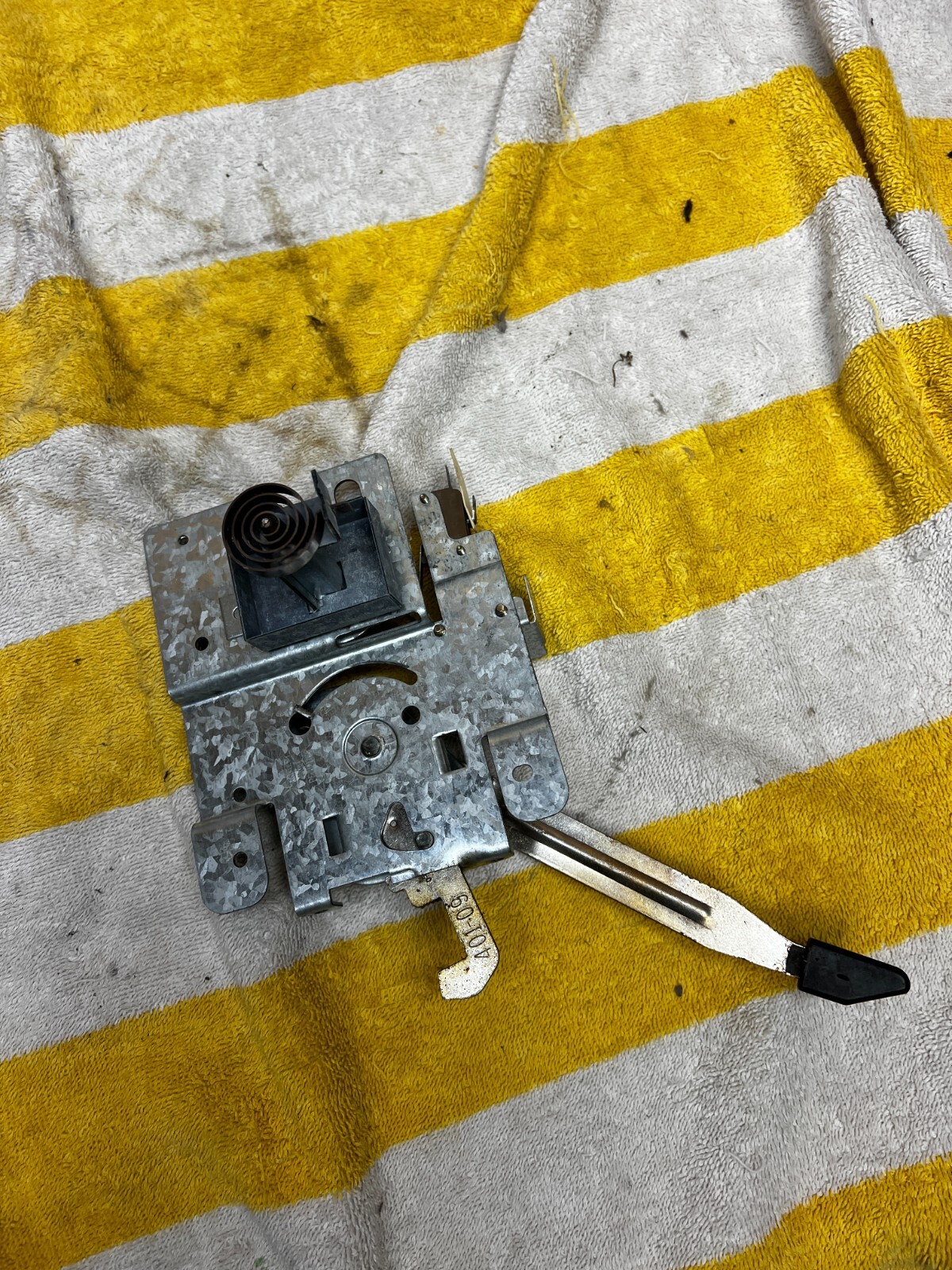 WB14X5040 GE Range Door Latch free shipping