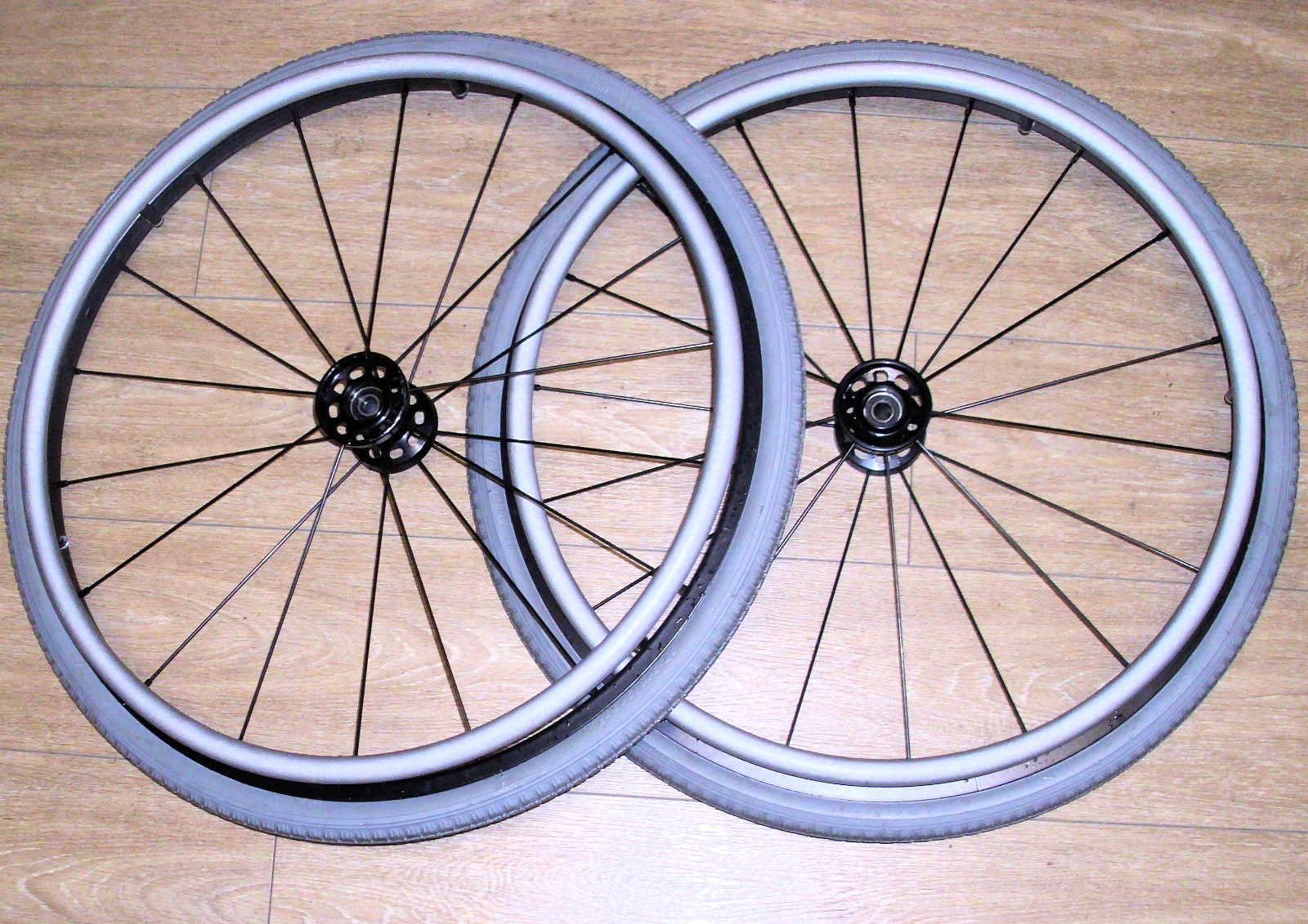 24" KI Catalyst 5 Wheelchair Tires Rear Wheel Rim Primo FLAT-FREE 18 Spoke