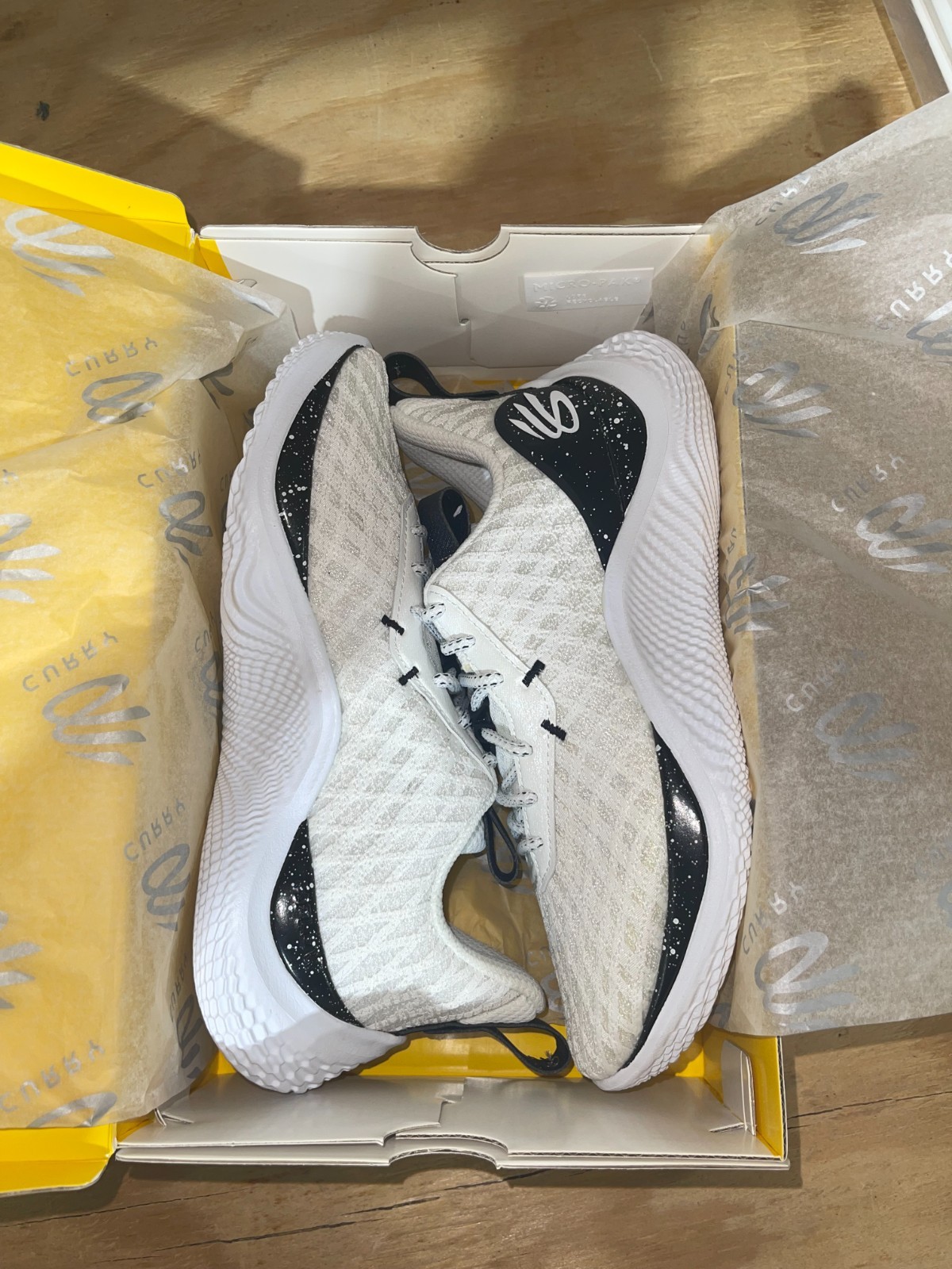 Under Armour Steph Curry men's basketball shoes white 3026624-100