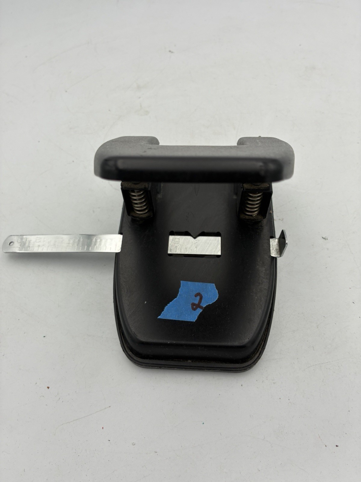 Heavy-Duty 2 Hole Punch 20 Sheets