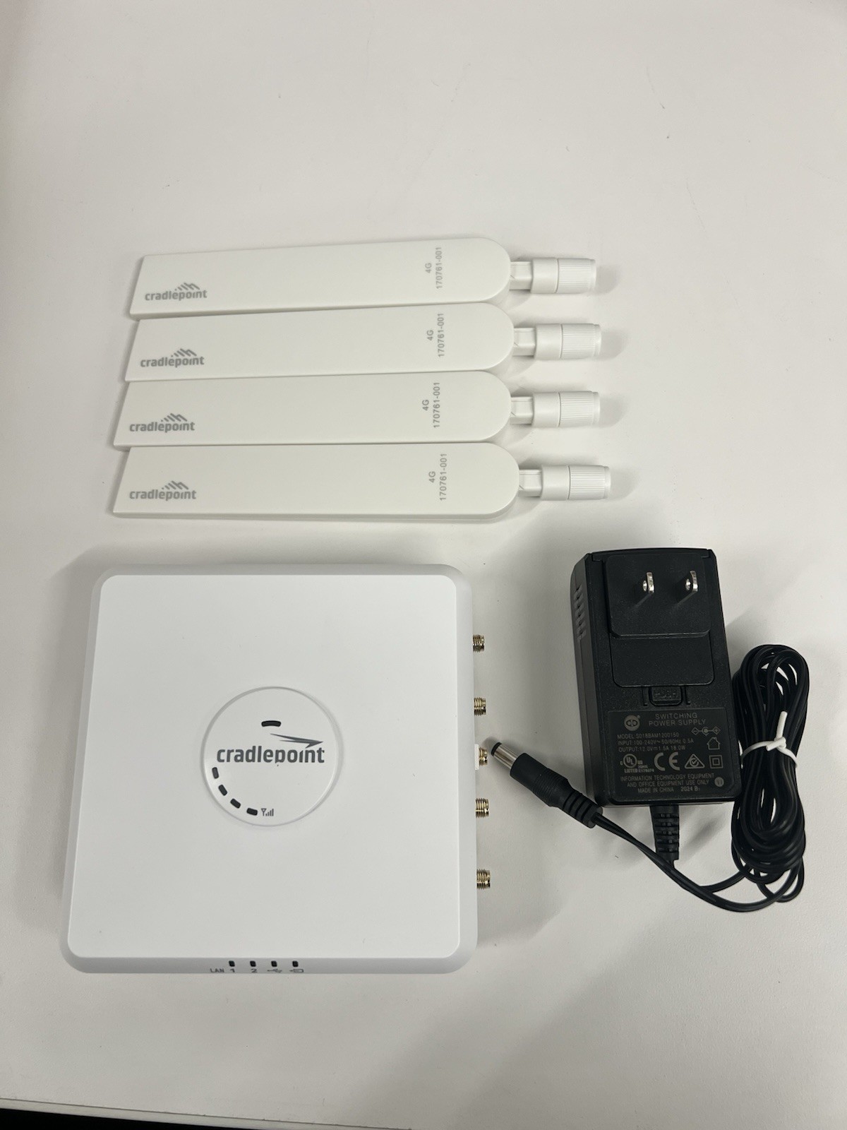 Cradlepoint CBA850 4G Router White with Antennas & Power Adapter