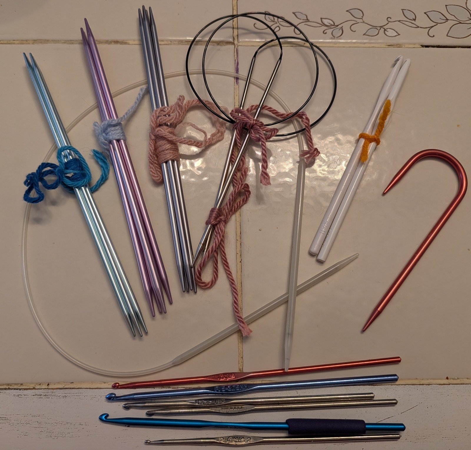 Lot Of Knitting & Crocheting Needles Vintage Boye Chiaogoo Clover & More