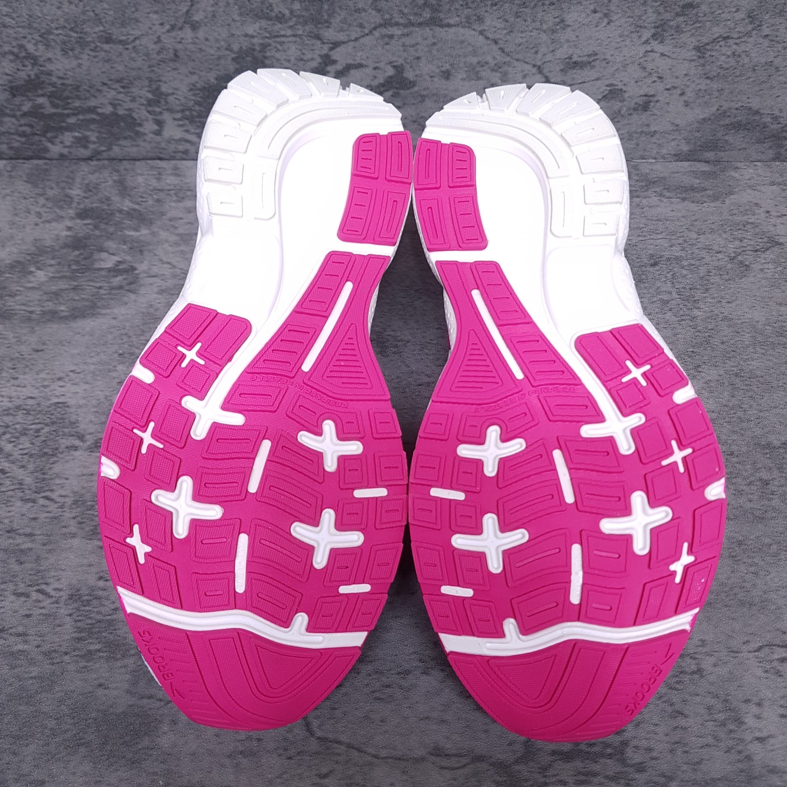 BROOKS Trace 4 Hero Medical Nurse Running Shoes Womens Size 7.5 B White Pink