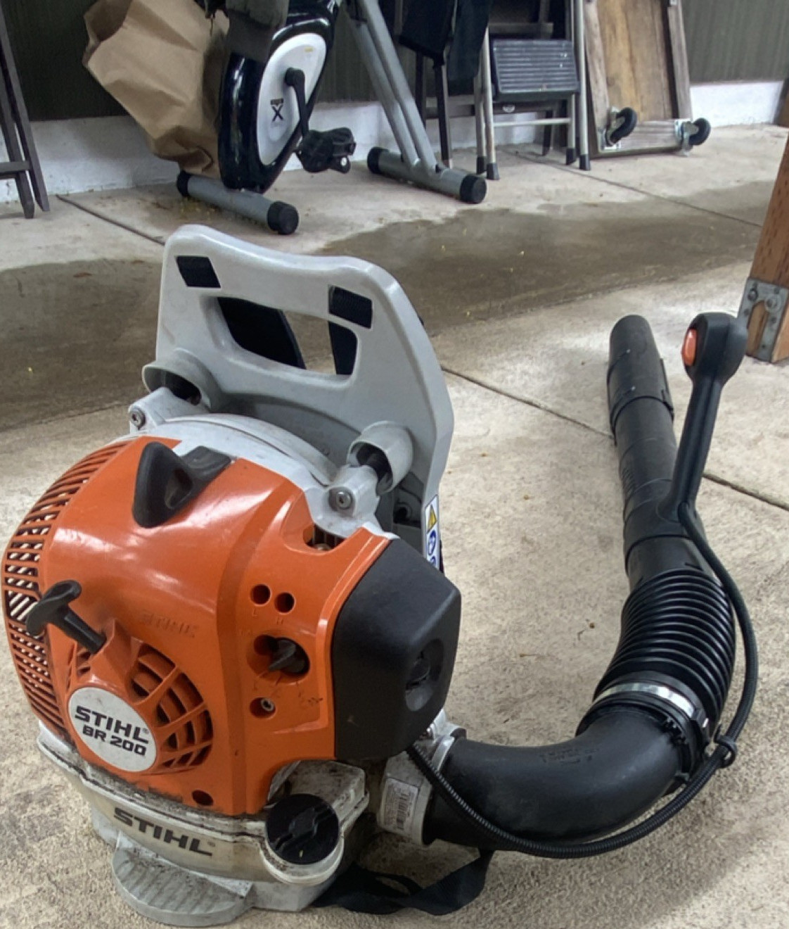 STIHL BR 200 Gasoline Backpack Leaf Blower Orange Shoulder Strap