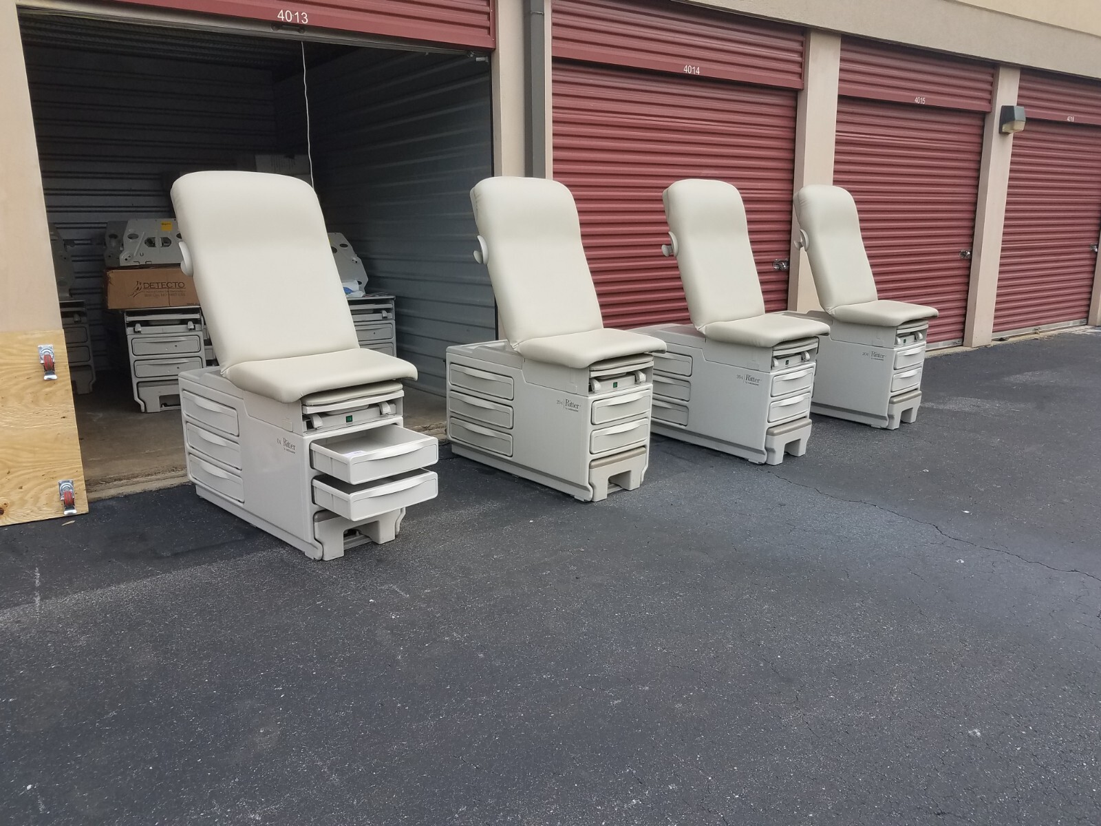 Ritter Midmark Exam Table Model 204 New Creme Upholstery ea Premier Used Medical