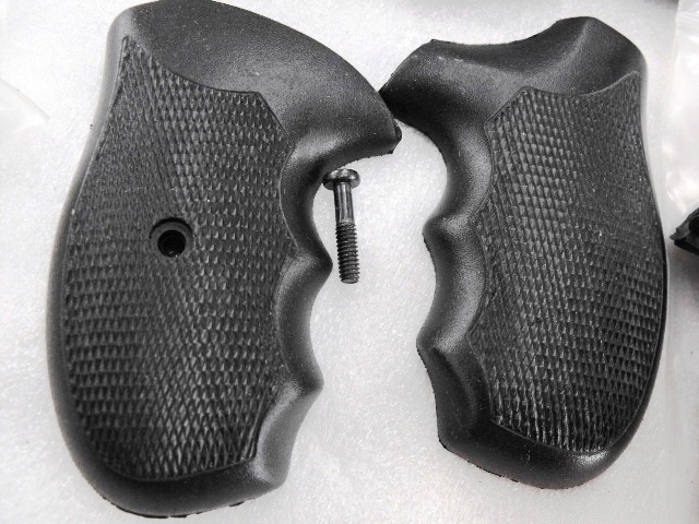 Sile Combat Finger Groove Grips fit Smith & Wesson J Round 36 60 SWJRD Old Stock
