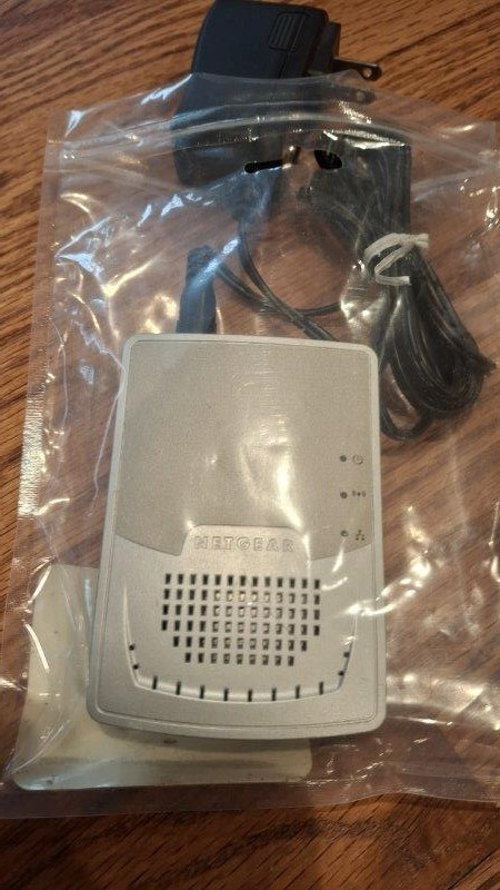 NETGEAR 54Mbps WIRELESS TRAVEL ROUTER WGR101 - Excellent Condition