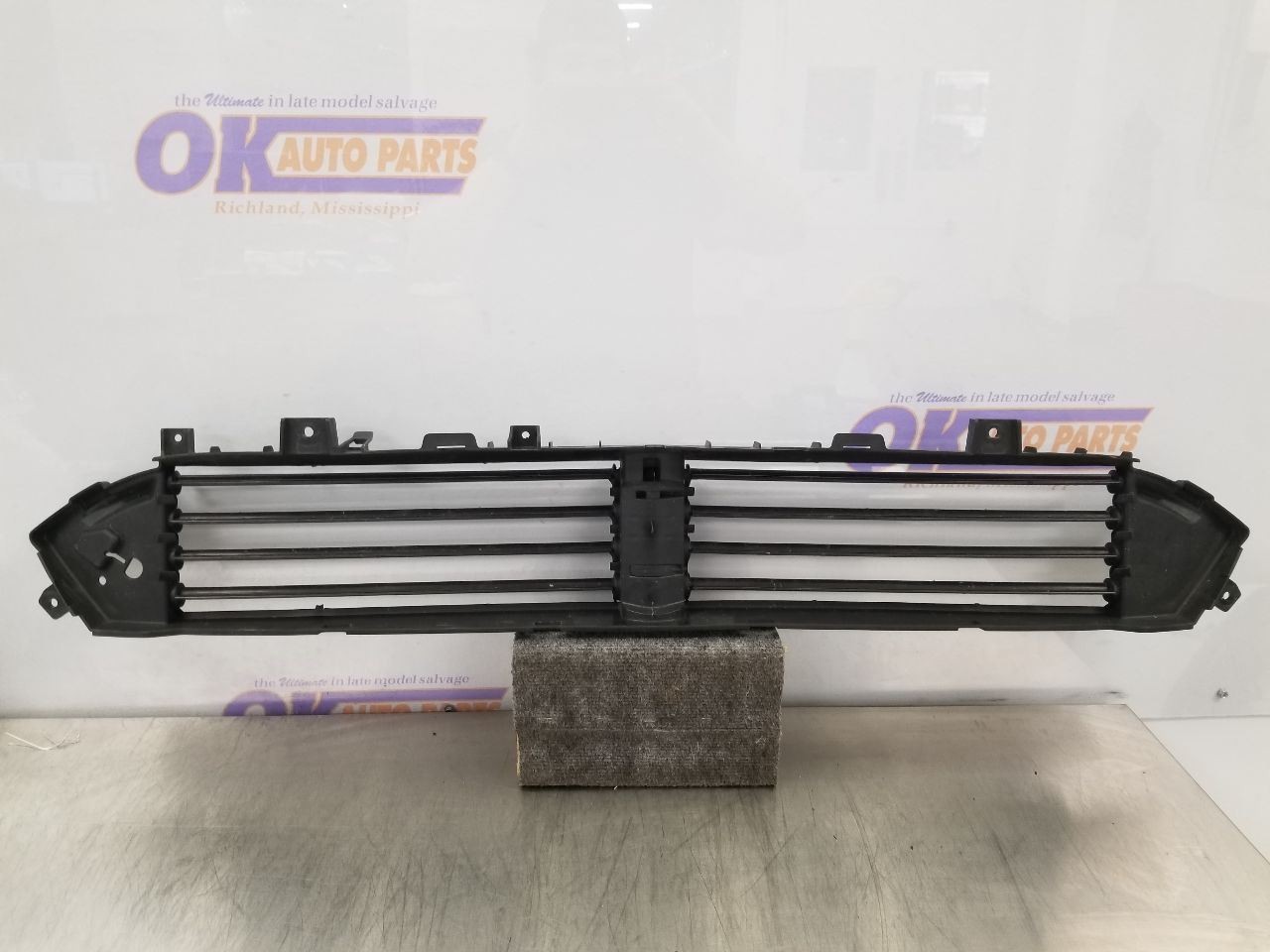 25 CHRYSLER VOYAGER LX 3.6L FWD AIR SHUTTER OEM