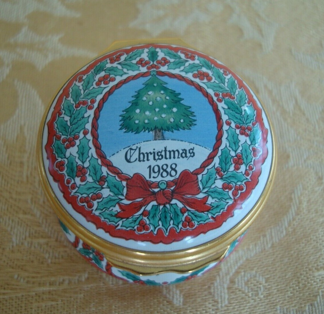 HALCYON DAYS ENAMELS "CHRISTMAS 1988" TRINKET BOX HANDPAINTED