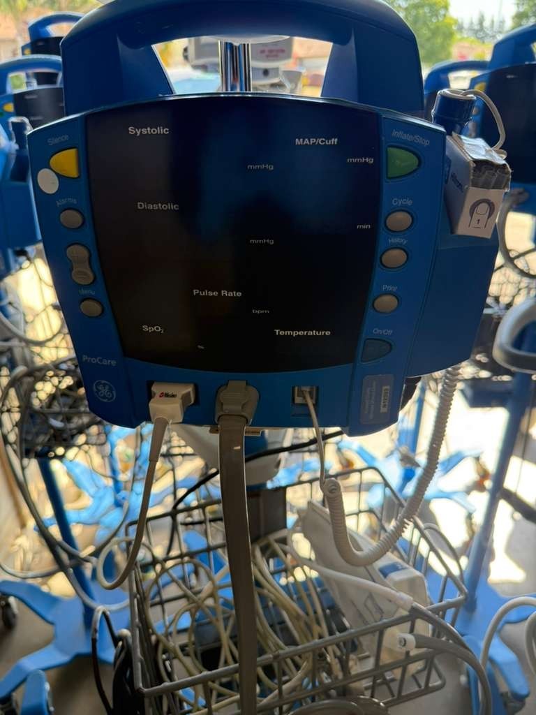GE DINAMAP ProCare Vital Signs Monitor Patient Monitor No Stand - Used