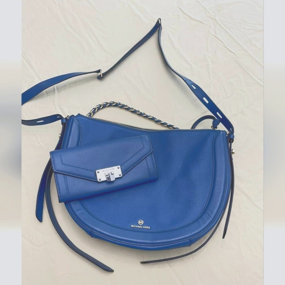 Michael kors blue pebbled leather crossbody bag with wallet
