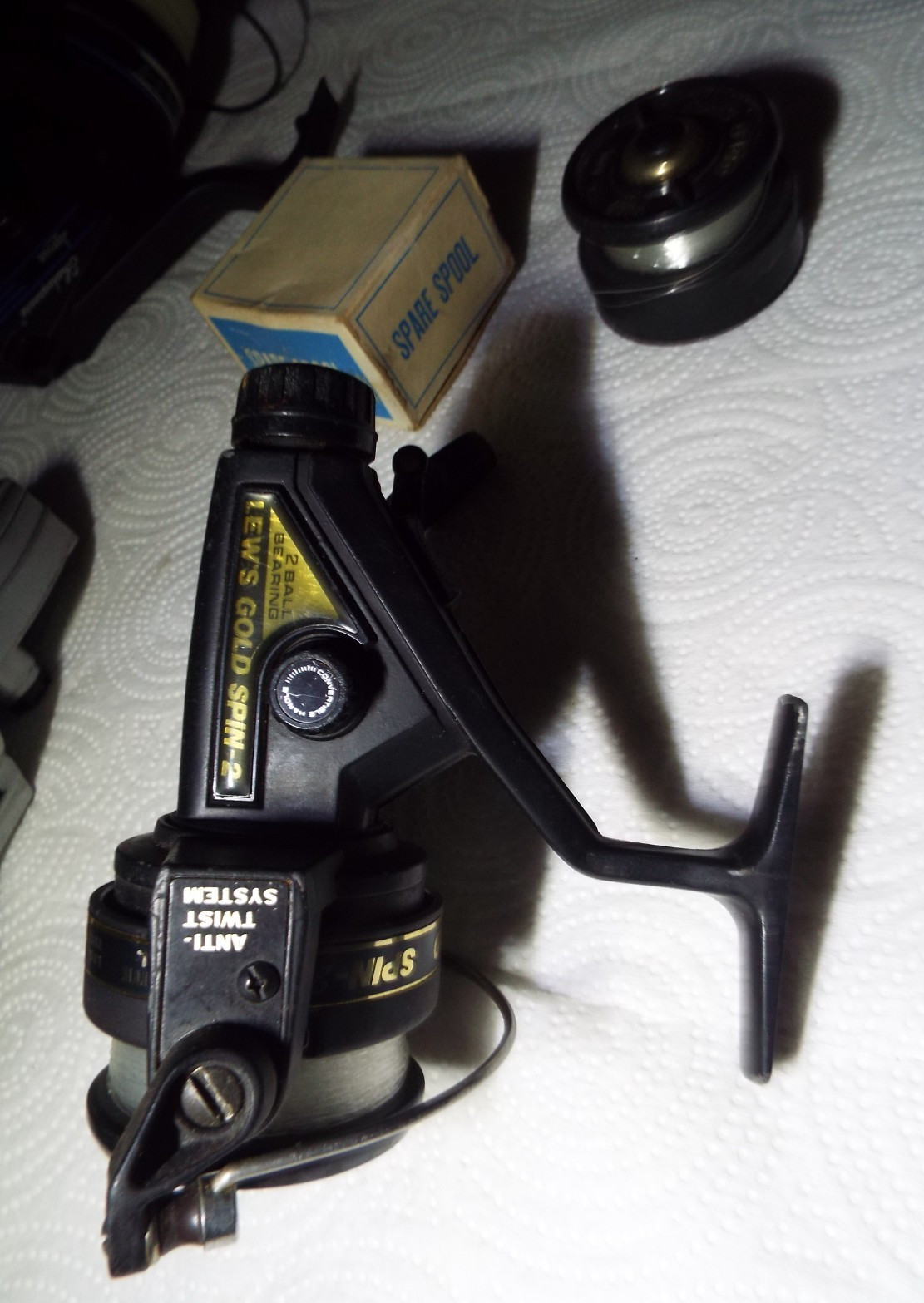 7 VINTAGE FISHING REELS WITH SOME EXTRA SPOOLS GARCIA, QUANTAM ETC.... READ!!!