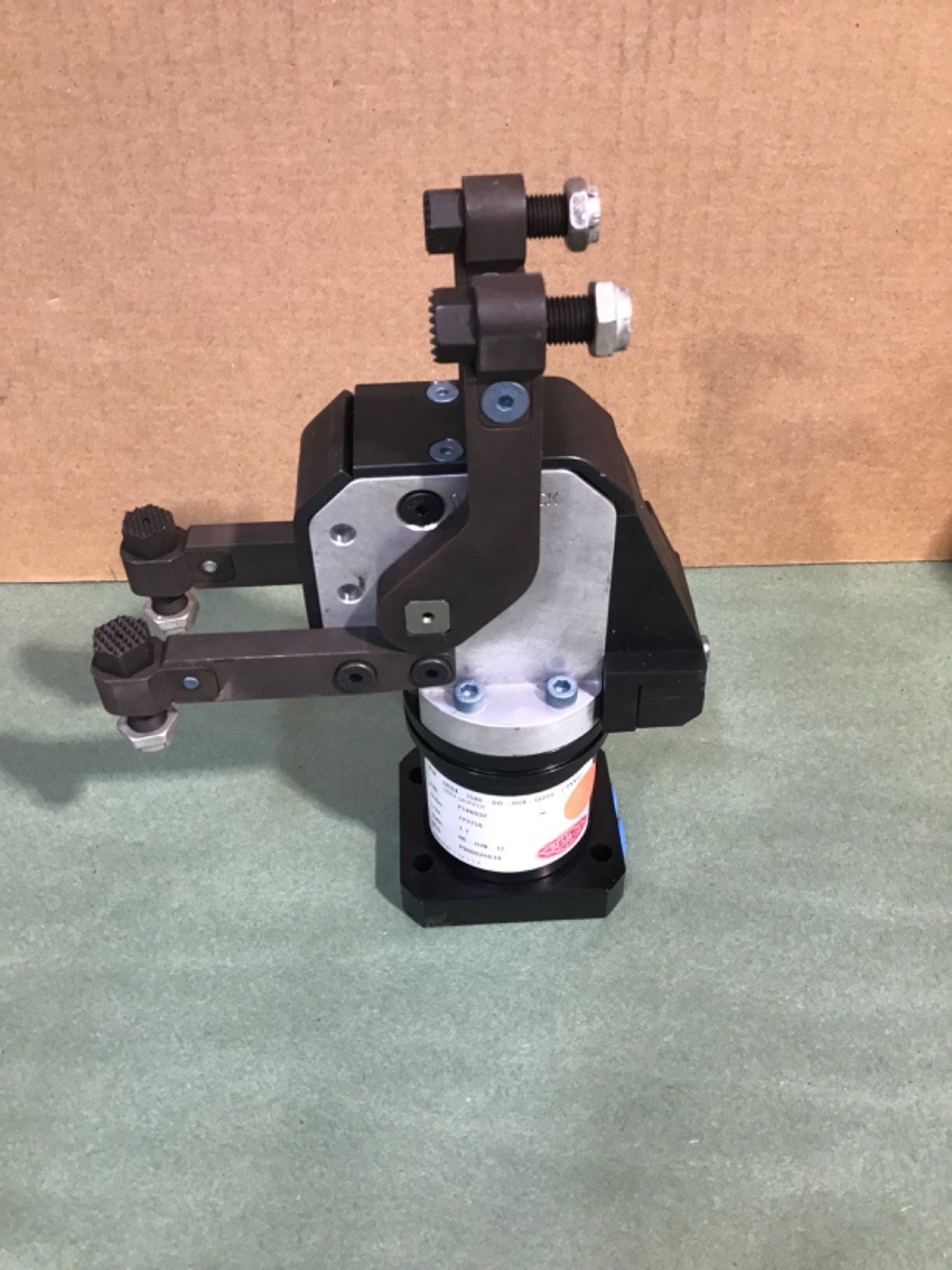 DESTACO GR84-15BE-DD-9S9-QQSS-C9XX02 SHEET METAL GRIPPER. NEW IN BOX