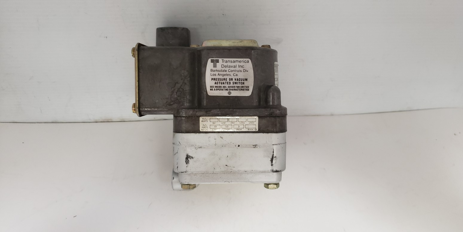 TRANSAMERICA DELAVAL DPD1T-A80 PRESSURE SWITCH, .50-80. PSI, .034-5.52 BAR