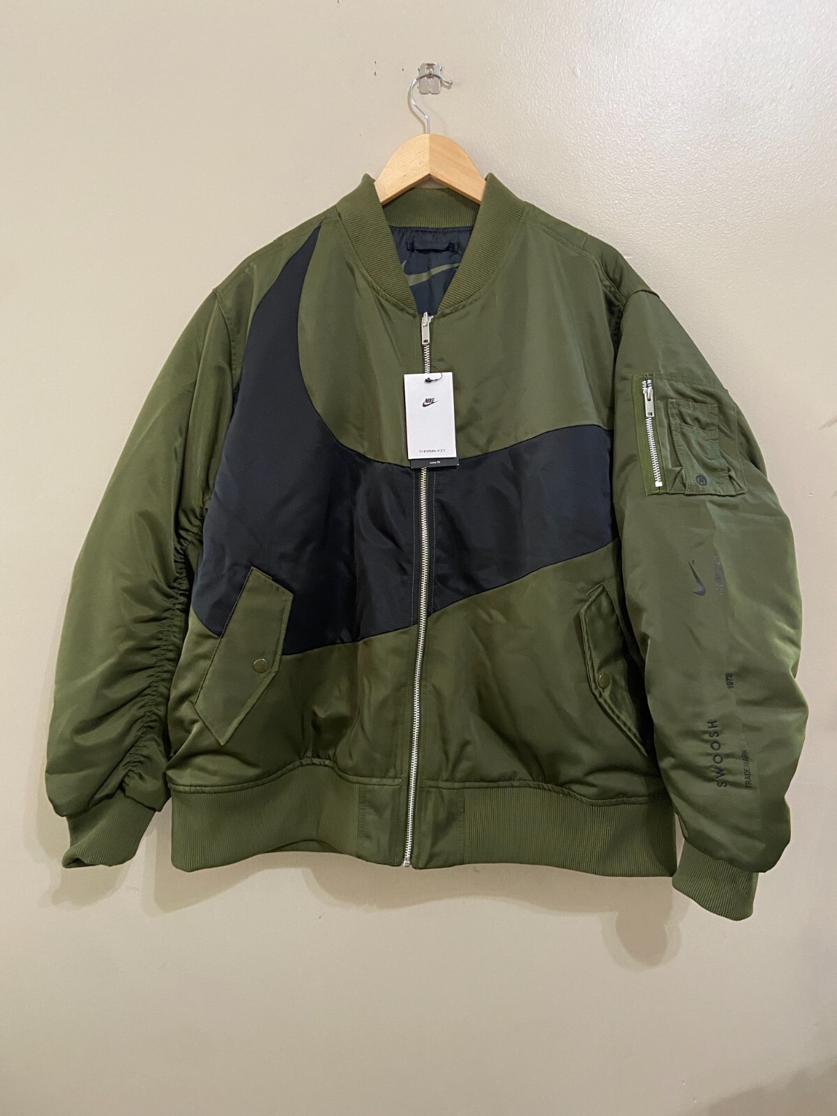 Nike Sportswear Mens Big Swoosh Reversible Bomber Jacket DD6055-326 Size XL NEW