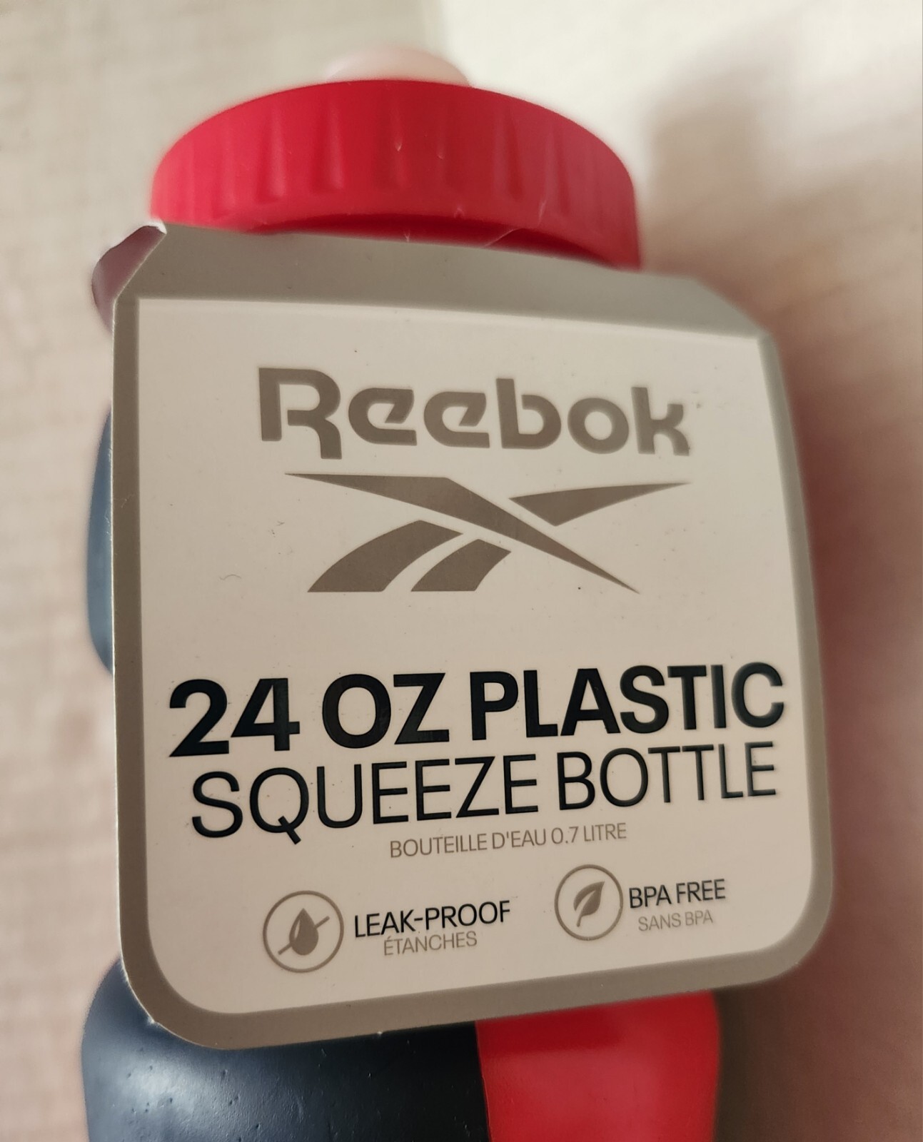 FREE Reebok Red Athletic Design 24 Oz Plastic Squeeze Bottle Pull Top Cap NWT