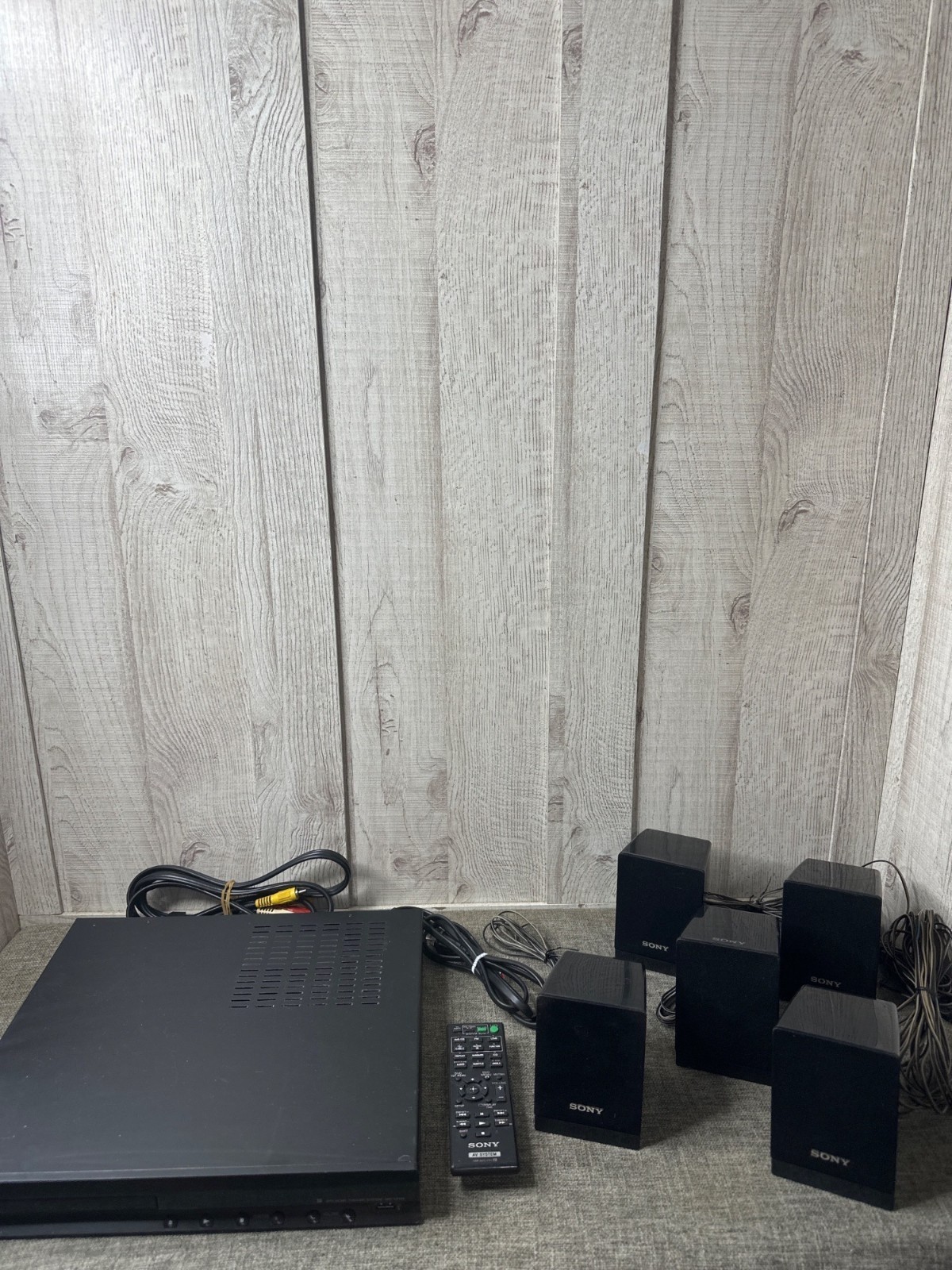 Sony DVD Home Theater System DAV-TZ140 With Remote HDMI & USB Compact Design