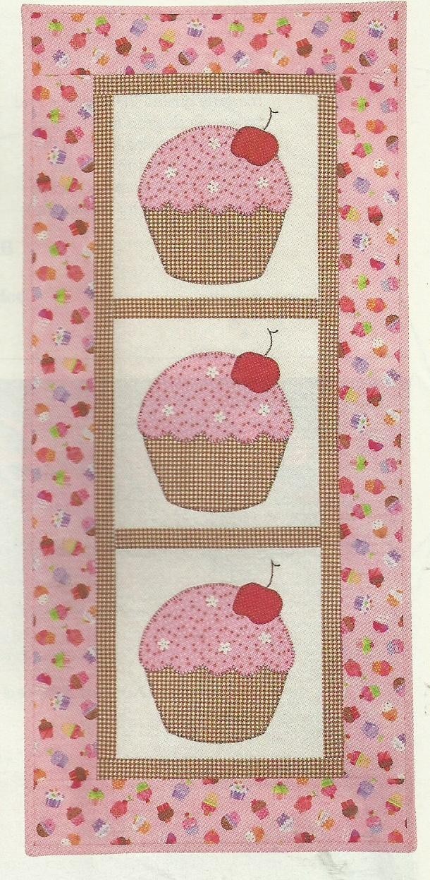 E0765 HEY, CUPCAKE! WALLHANGING /RUNNER QUILT PATTERN/INSTRUCTIONS
