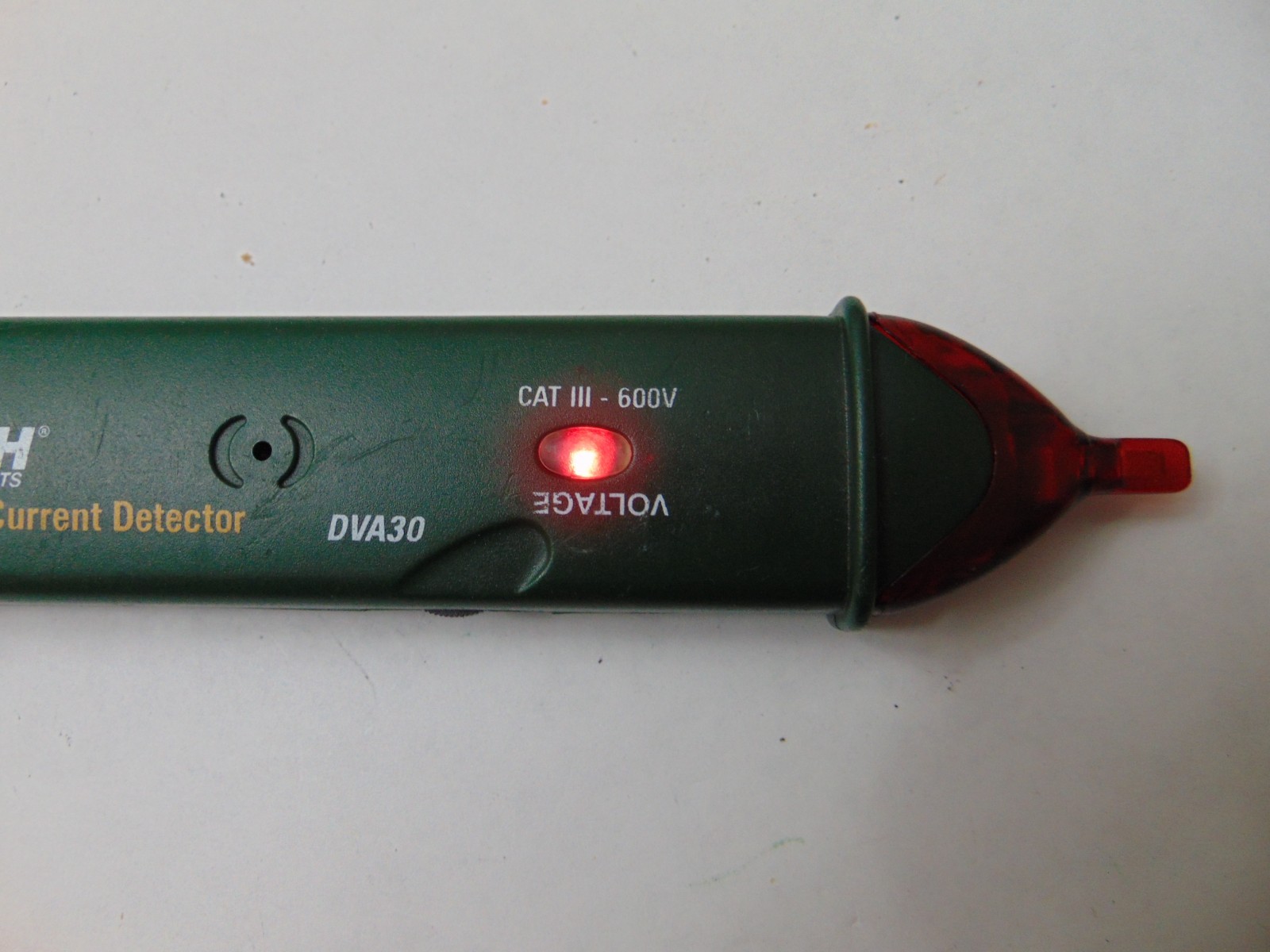 EXTECH Instruments AC Voltage & Current Detector DVA30 (12V-600V, 200mA-1000A)