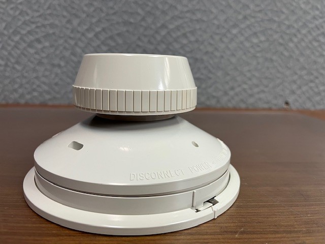 System Sensor 1400 Smoke detector; NOS New in open box