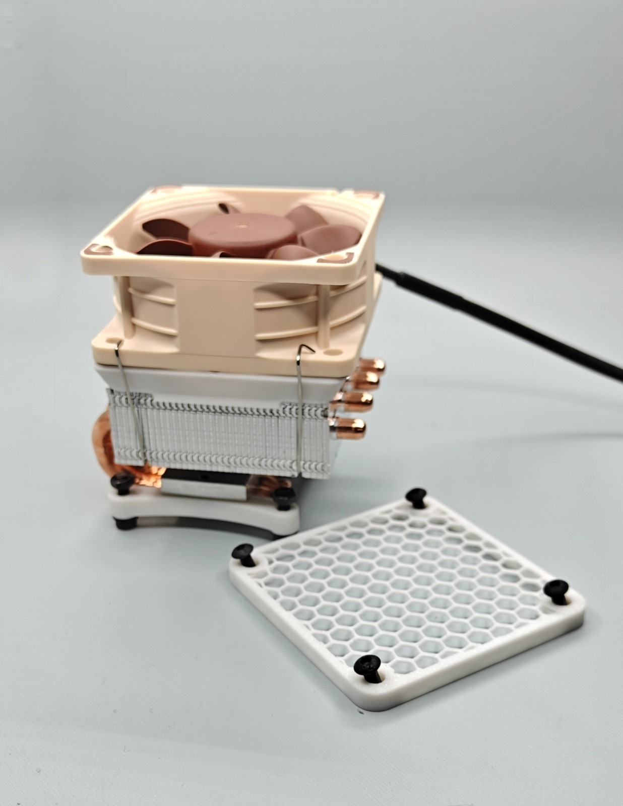 Bitaxe Gamma 601/602 52pi low profile plus cooler, 60mm noctua fan - White