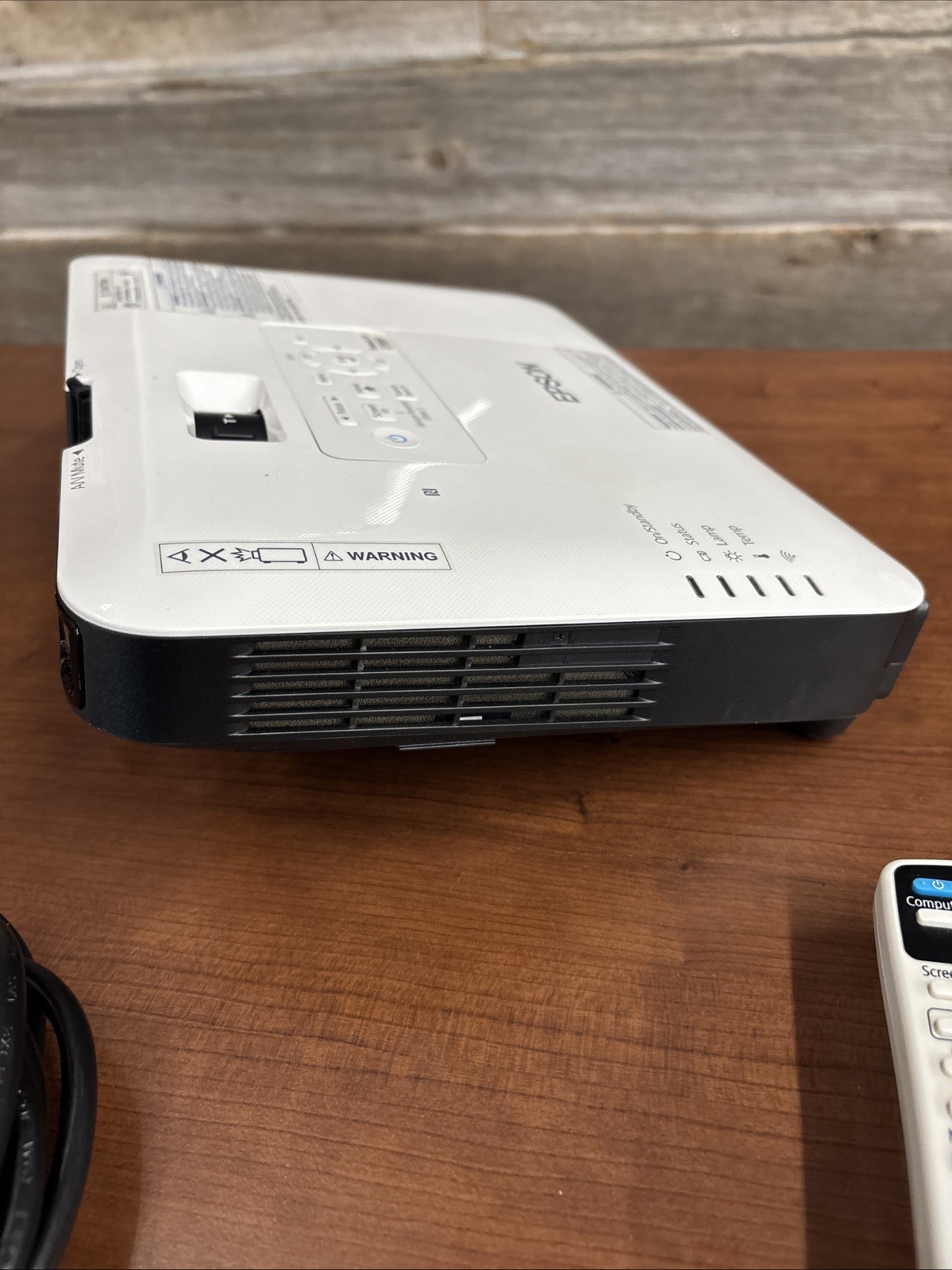 Epson PowerLite 1795F Full HD Projector w/ Remote & HDMI Portable///1*