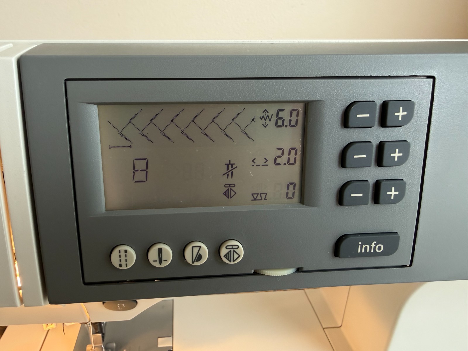 PFAFF Tiptronic 2030 sewing machine