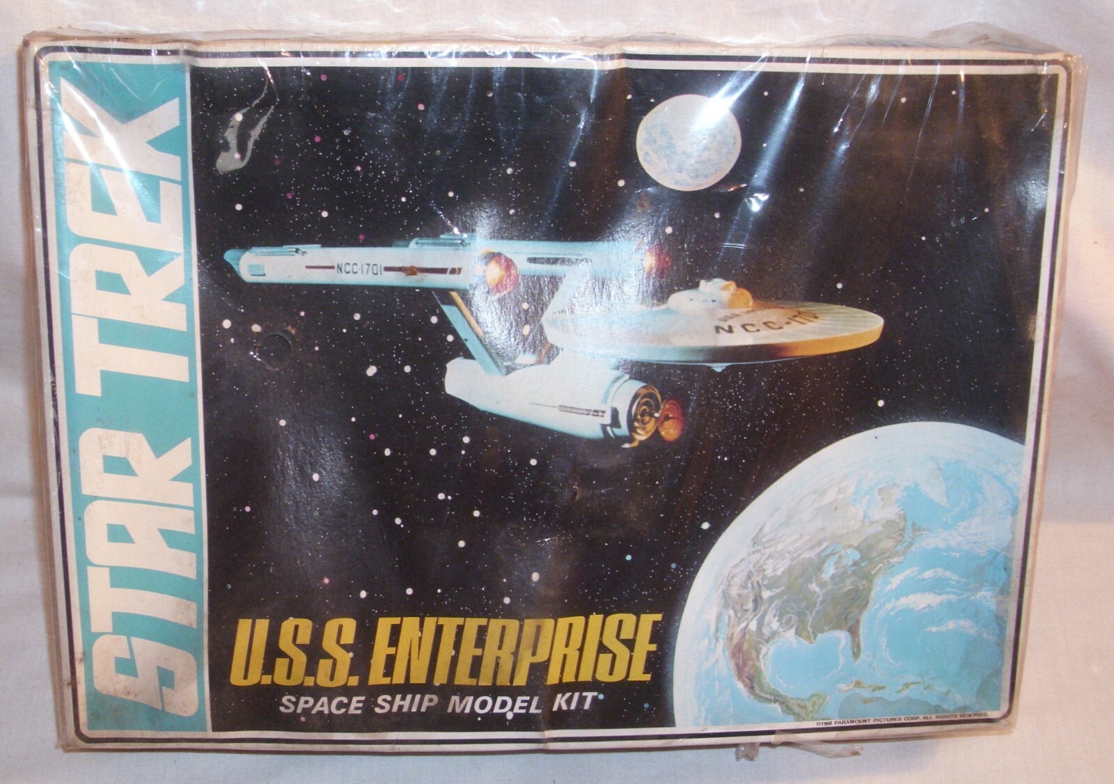 AMT STAR TREK U.S.S. ENTERPRISE SPACE SHIP MODEL 1974 S951 SEALED