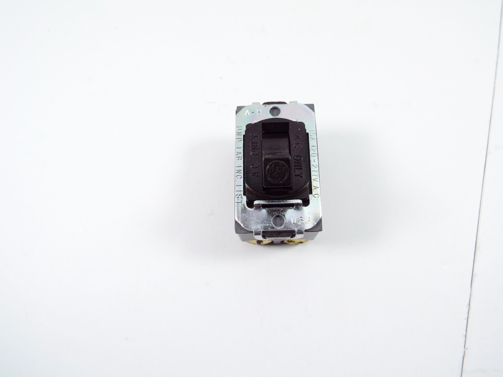CROUSE-HINES QST3 AC TOGGLE SWITCH THREE WAY BROWN