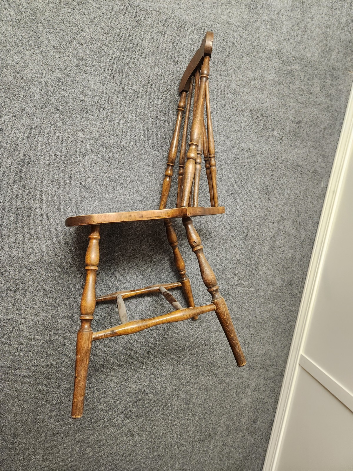 Vintage Amish Tapered Windsor Splat Brace Back Spindle Chair