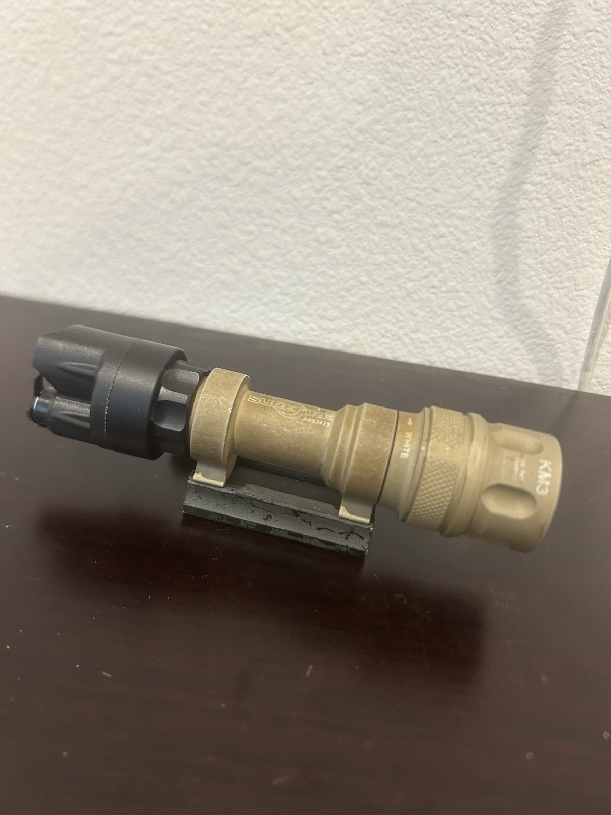 Used Surefire M952V TN Tan Weapon Flashlight M93 Mount KM3 *READ DESCRIPTION*