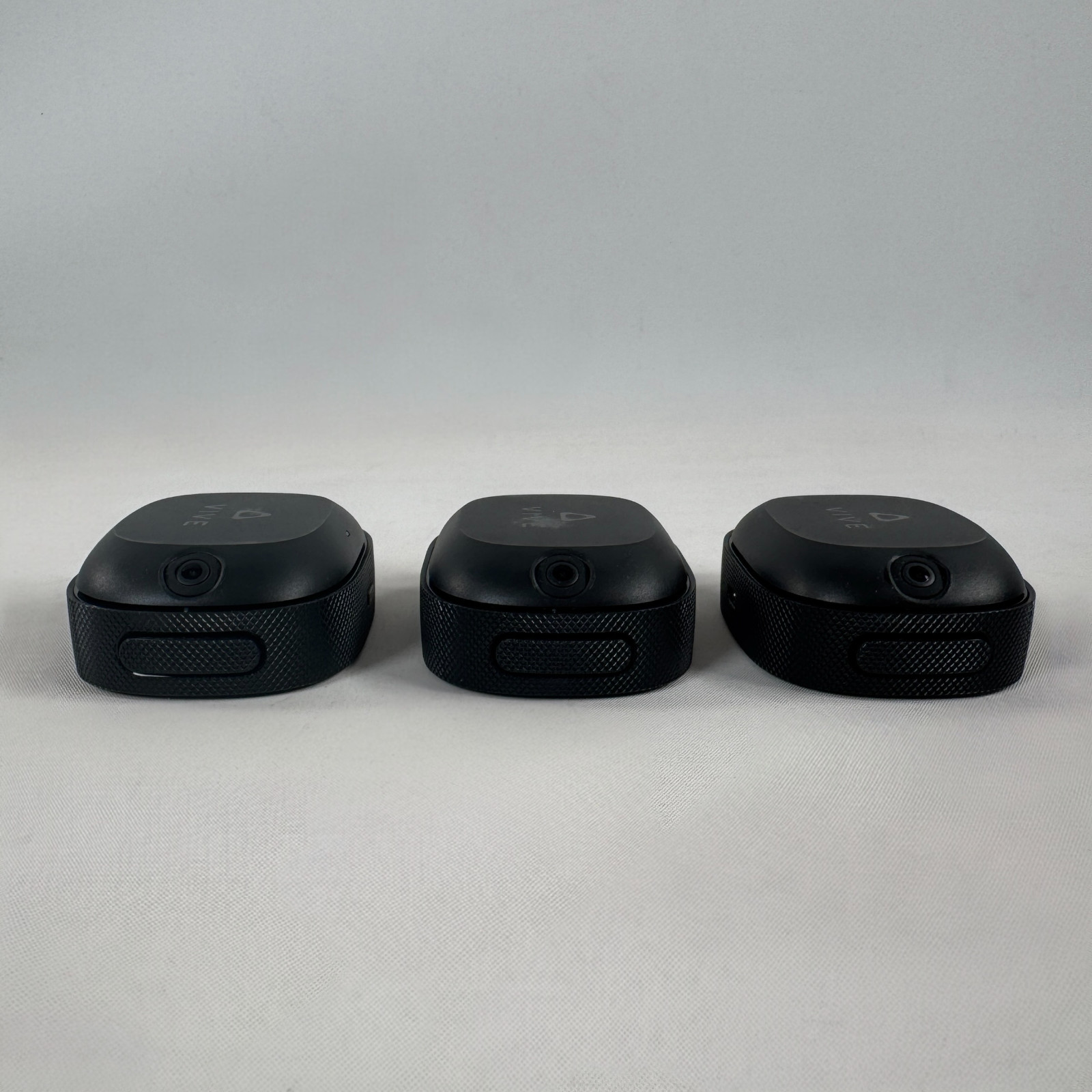 HTC Vive Ultimate Tracker 3+1 Kit - VR Full Body Tracking - NO straps