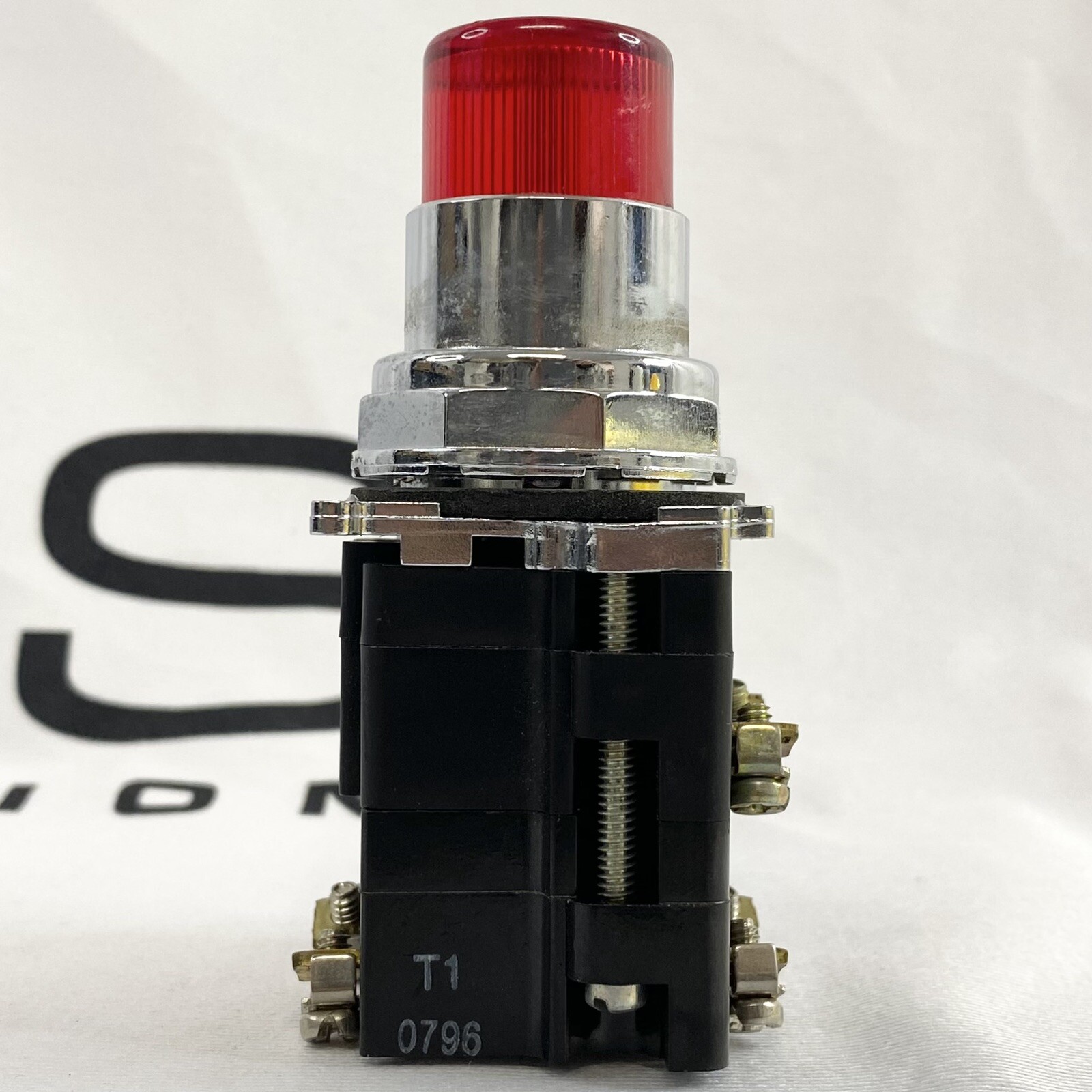 Cutler Hammer 10250T/91000T/E34 L2 TO X2 Red Pushbutton USA